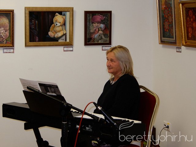 Fellobant az első gyertya lángja 05